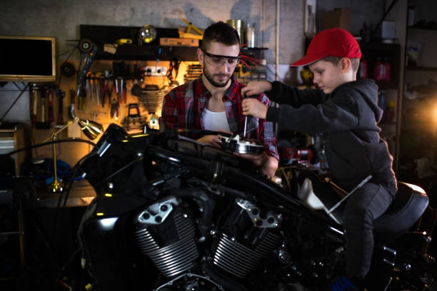 istock Motorcycle repair shop 923262742