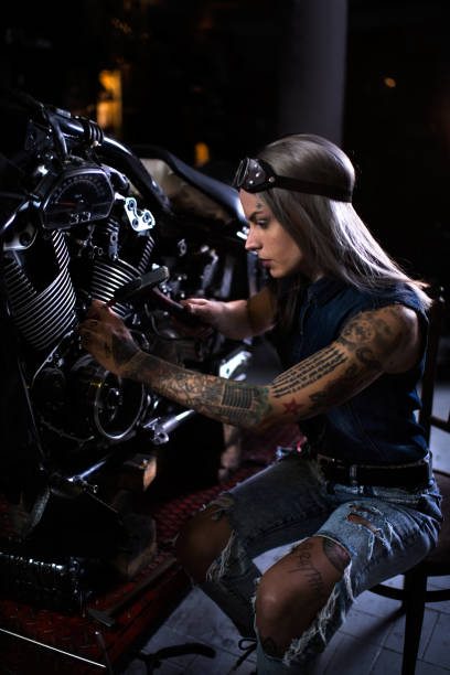 istock Motorcycle repair shop 923262862