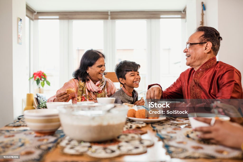 Abendessen bei seinen Großeltern - Lizenzfrei Familie Stock-Foto