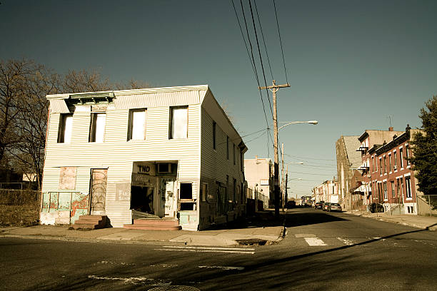 abandoned corner building An abandoned building in a Philadelphia neighborhood. run down neighborhood stock pictures, royalty-free photos & images