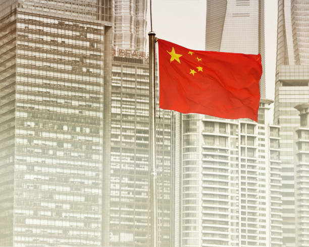 istock Waving Chinese flag with a modern building background 923304958