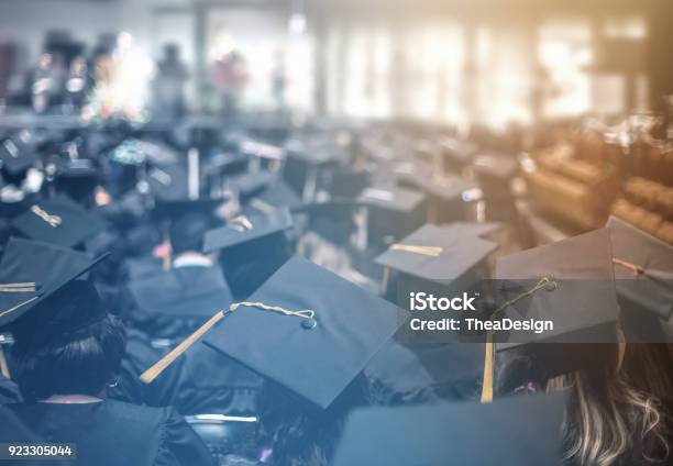 Giorno Della Laurea Inizio Giorno Concetto Di Istruzione - Fotografie stock e altre immagini di Celebrazione della laurea