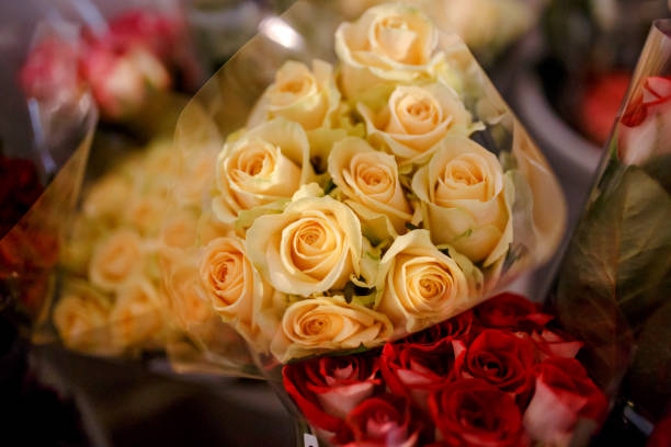 istock Bunch of fresh roses at flower shop 923308708