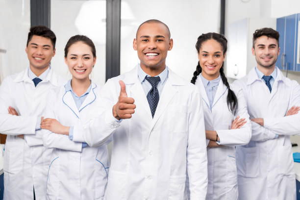 istock Team of professional doctors 923338032