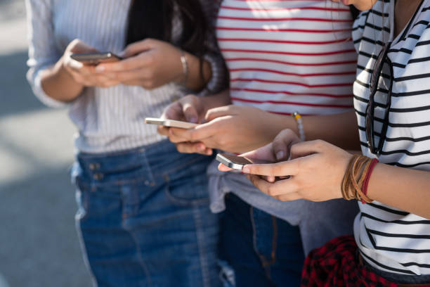 istock Children addicted to smartphones 923348188