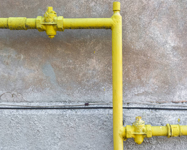istock Yellow gas pipe and valve on the wall. 923356254