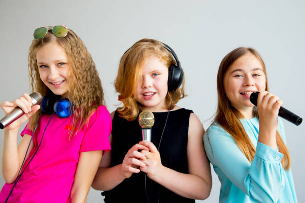 istock Girls singing in headphones 923359802