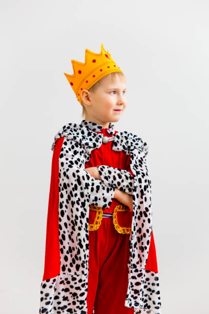 istock Boy in a king costume 923390606