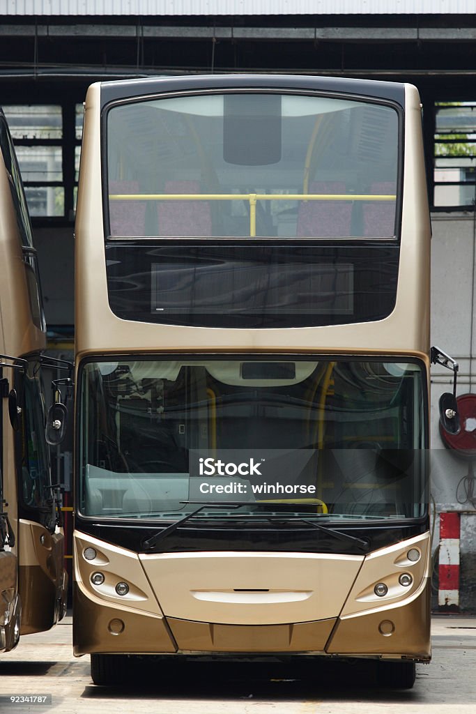 Autobús de dos pisos - Foto de stock de Vista de frente libre de derechos