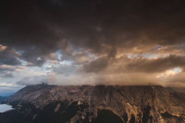 típica paisagem bonita nas dolomitas - lake mountain north tirol austria - fotografias e filmes do acervo