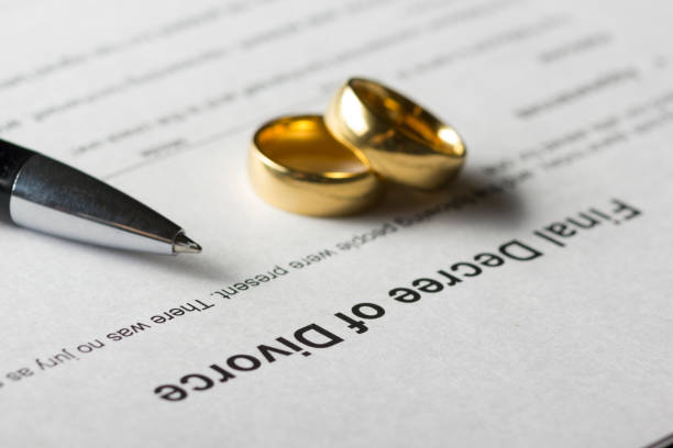 istock Divorce decree form with marriage ring and pen 923438220