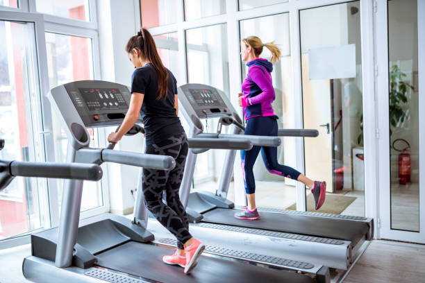 istock Beautiful woman in gym 923458338