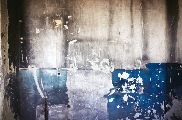 istock Close-up blue white grunge old cracked wall texture 923466144
