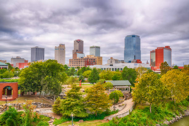 アーカンソー州リトルロック市のスカイライン - little rock ストックフォトと画像