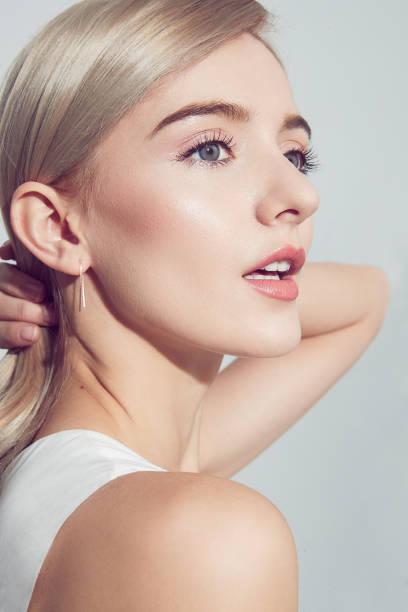 istock Gorgeous woman with beautiful makeup 923502110