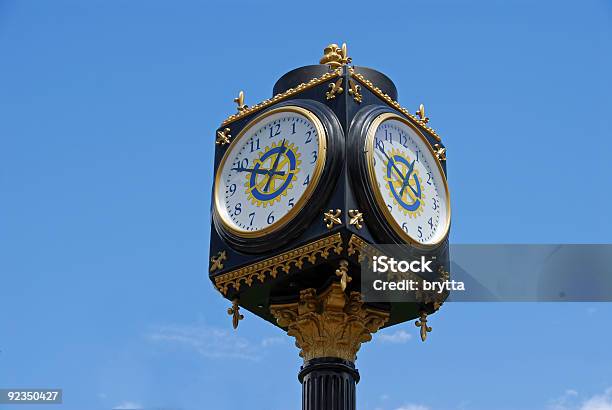 Photo libre de droit de À Temps banque d'images et plus d'images libres de droit de Antiquités - Antiquités, Bleu, Cadran d'horloge