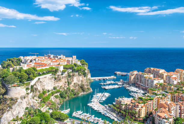 монако fontvieille монако марина средиземное море голубое небо - monte carlo стоковые фото и изображения