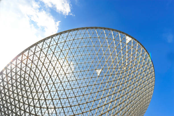 istock Geometric construction of steel structure 923514994
