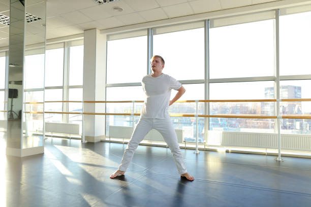 istock Athlete in sportswear on first training after getting injured 923515710