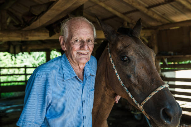 active farmer 80 years old - photography gray hair farmer professional occupation imagens e fotografias de stock