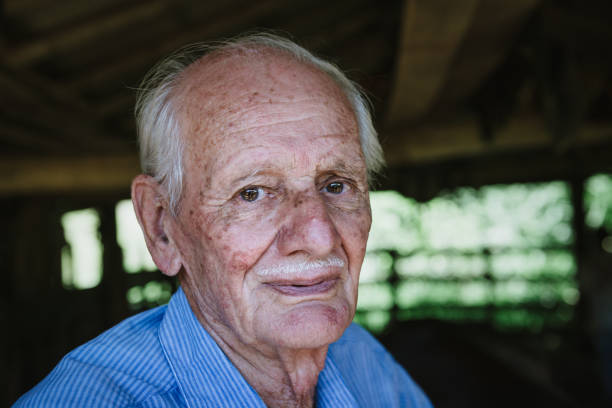 active farmer 80 years old - photography gray hair farmer professional occupation imagens e fotografias de stock