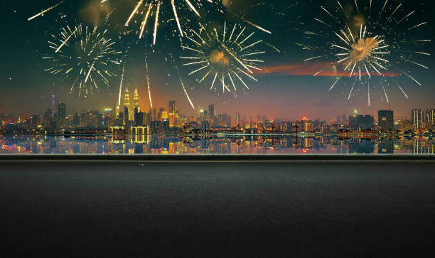 측면에 아스팔트의 빈도 - firework display pyrotechnics cityscape high up 뉴스 사진 이미지