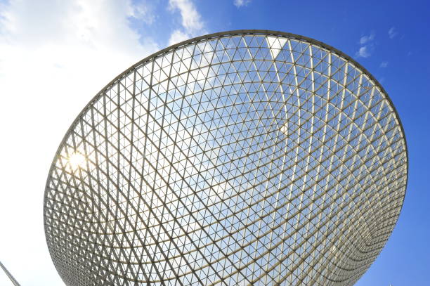 istock Geometric construction of steel structure 923533312