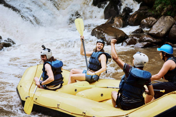 finalmente ce l'abbiamo fatta! - rafting foto e immagini stock