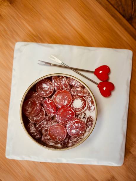 white day candy - raspberry heart shape gelatin dessert valentines day imagens e fotografias de stock