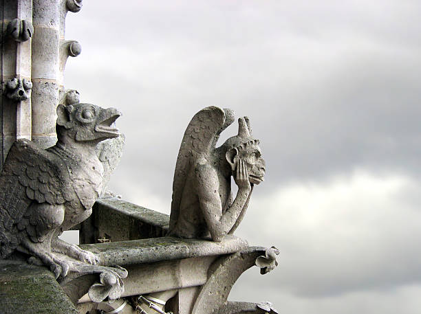 горгулья пары - gargoyle notre dame paris france architecture стоковые фото и изображения