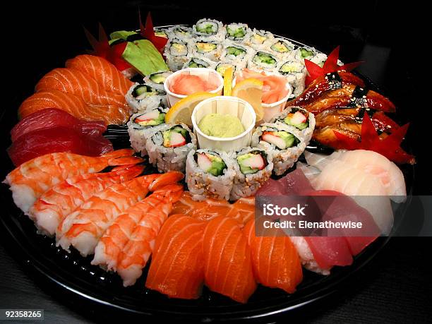 Vassoio Di Sushi - Fotografie stock e altre immagini di Asia - Asia, Banchetto, Cena