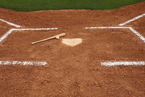 Beisebol em casa da placa - fotografia de stock