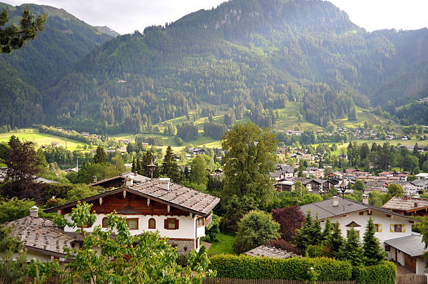 kitzbuehel in österreich - tirol village european alps austria stock-fotos und bilder
