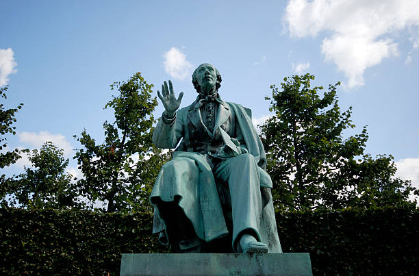 автор hans христианский андерсон - denmark copenhagen hans christian andersen statue стоковые фото и изображения