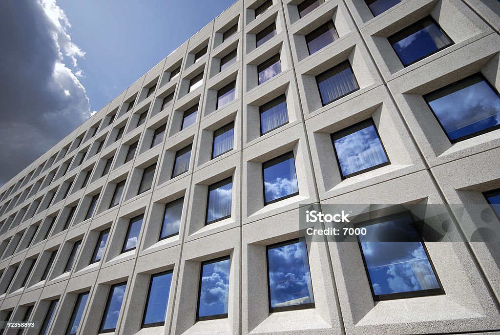 Bleu ciel fenêtres - Photo de Bâtiment vu de l'extérieur libre de droits