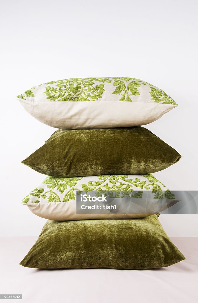 Combinación verde y crema de almohadones - Foto de stock de Almohada libre de derechos