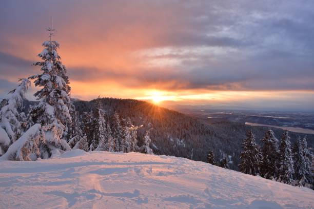istock Grouse Mountain Winter sunrise 923592700
