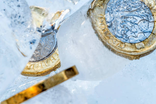 istock Frozen New British one pound sterling coin up close macro inside ice cubes 923592916
