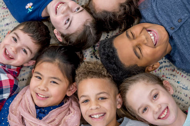 istock Kids Hanging Out Together 923593408