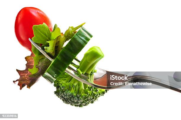Frisches Gemüse Auf Einer Gabel Stockfoto und mehr Bilder von Blatt - Pflanzenbestandteile - Blatt - Pflanzenbestandteile, Blattgemüse, Brokkoli