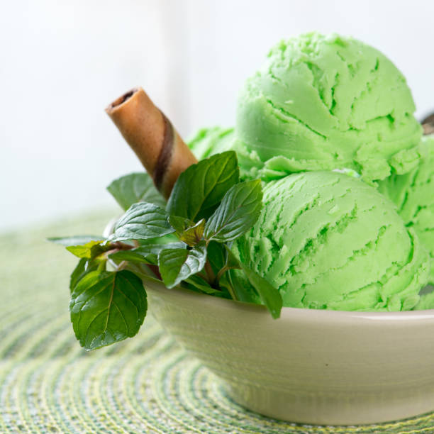istock Green ice cream closeup 923605050