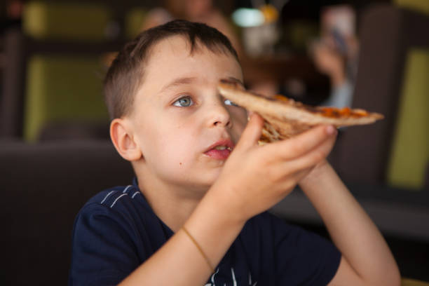 istock Child  having fun eating pizza  bar restaurant 923606036