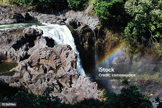 Foto de Rainbow Falls Ilha Grande Hi e mais fotos de stock de Arco-íris - Arco-íris, Beleza natural - Natureza, Big Island - Ilhas do Havaí