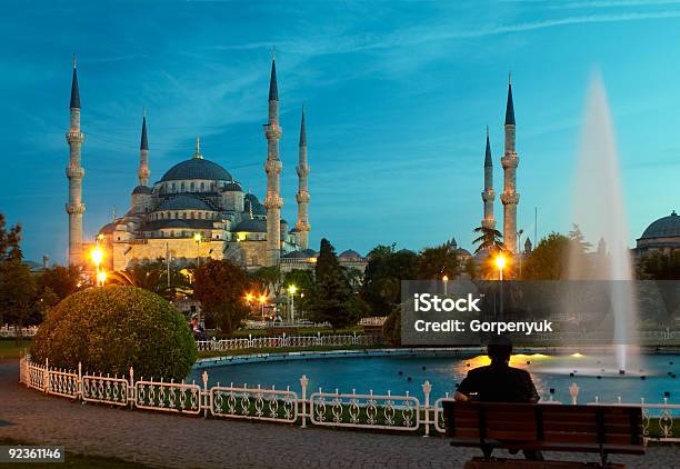 Foto de Mesquita Azul e mais fotos de stock de Mesquita Azul - Distrito de Sultanahmet - Mesquita Azul - Distrito de Sultanahmet, Istambul, Turquia