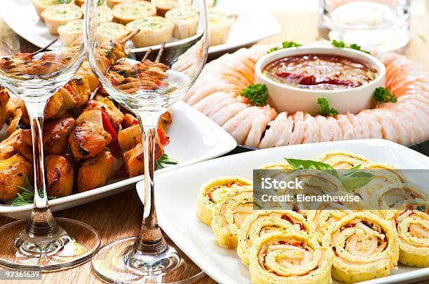 Verschiedene Appetithäppchen Stockfoto und mehr Bilder von Cocktail - Cocktail, Dinnerparty, Dippen