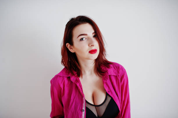 istock Red haired girl on empty room 923623550