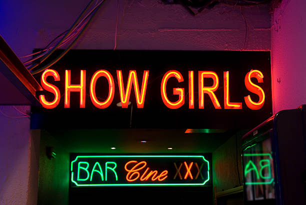 mostrar as raparigas - sex district imagens e fotografias de stock