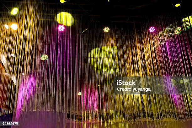 Y Espectáculo De Luces De Discoteca Foto de stock y más banco de imágenes de Actuación - Representación - Actuación - Representación, Arco iris, Arte