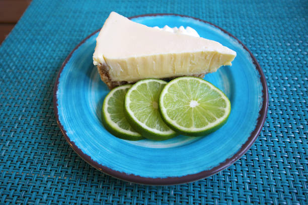 tourte au citron vert - key lime pie dessert pie pastry photos et images de collection