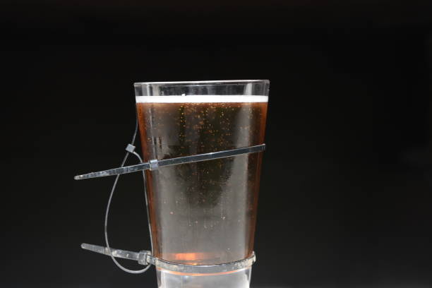 An original way to hold a cup of hot tea
